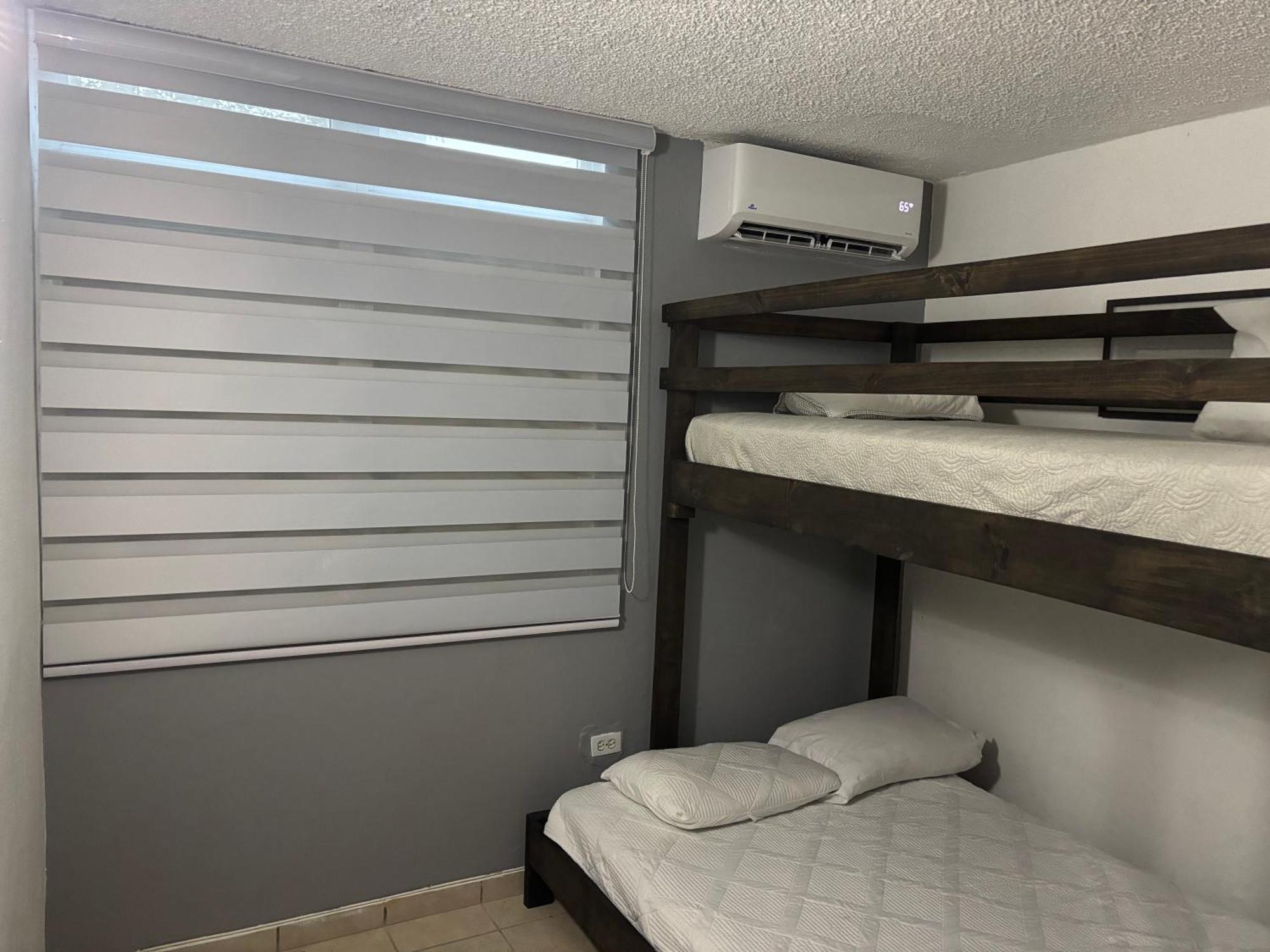 Private Apartment Near Sju Solar Battery Carolina Kültér fotó