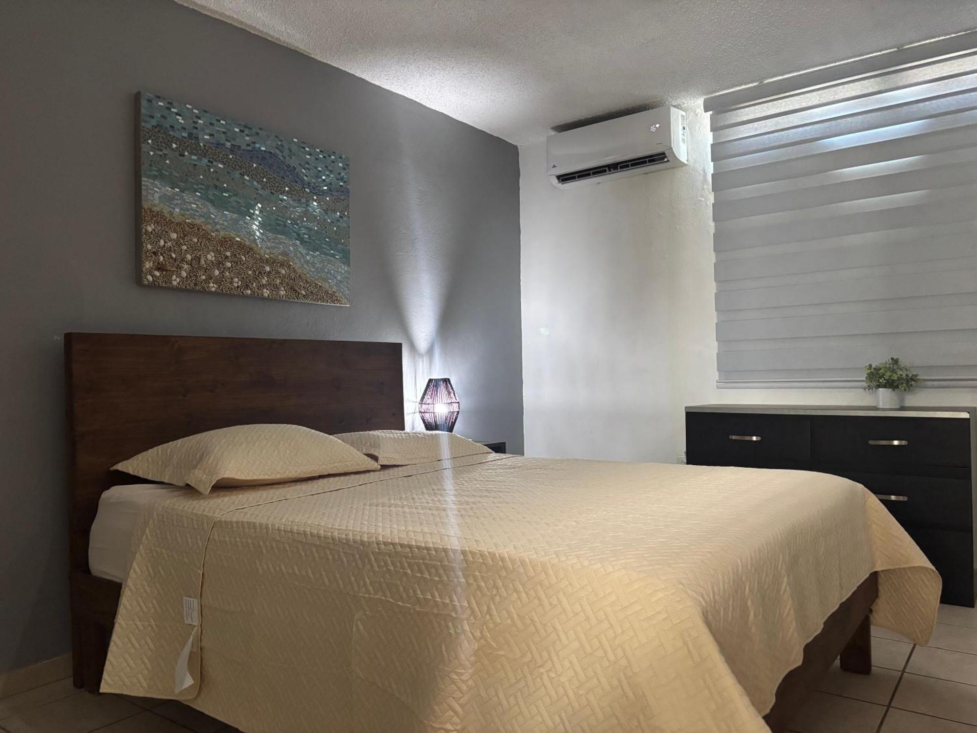 Private Apartment Near Sju Solar Battery Carolina Kültér fotó